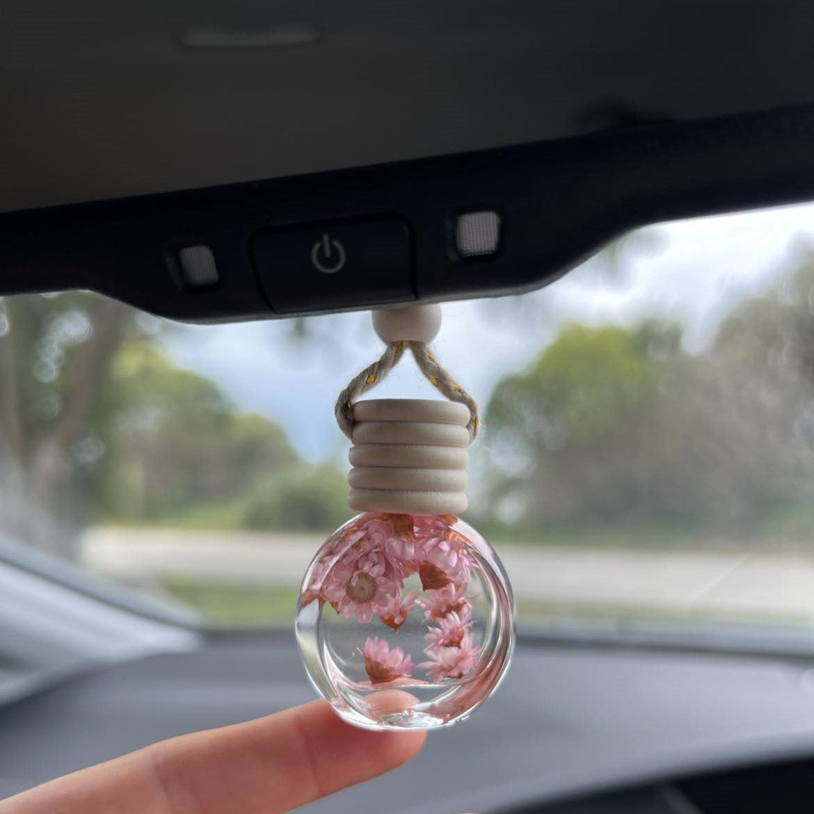 Load video: A demonstration video explaining how to set up and use our hanging car diffuser in your car.